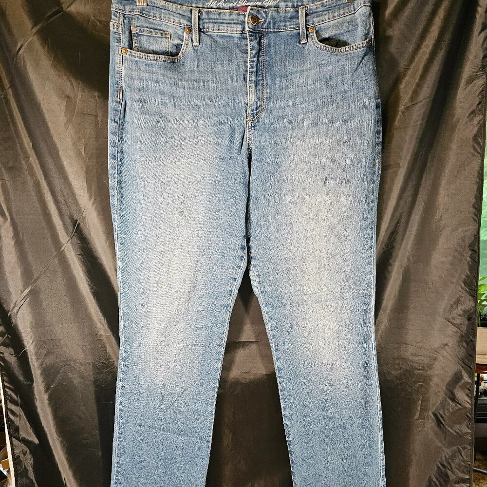 Gloria Vanderbilt Rail Straight jeans. Size 16